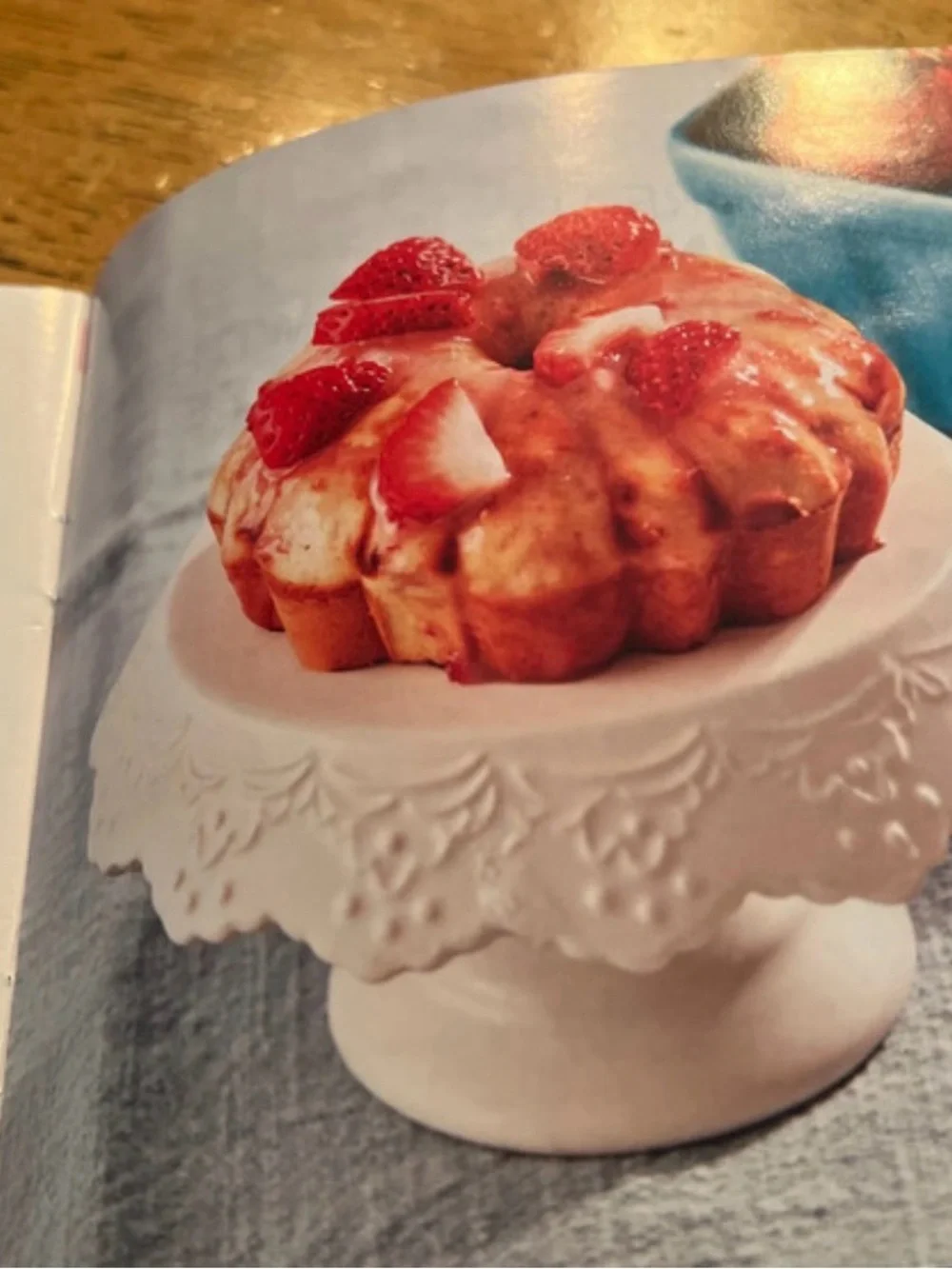 Dash Mini Bundt Cake Maker with manual and recipes